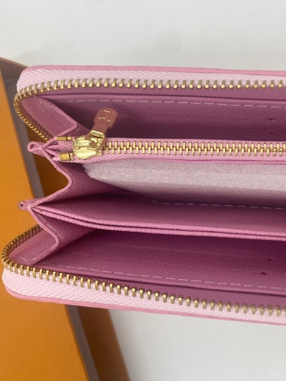 NEW Wallet Women's Monogram Pink Zip Zippy Long - Picture 3 of 7